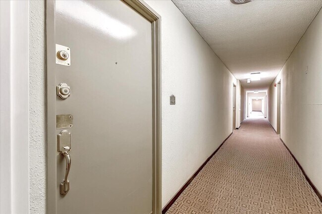 Foto del edificio - 1735 N Fuller Ave