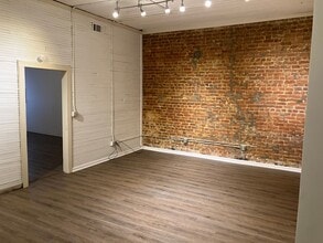 Building Photo - 111 N Spring St