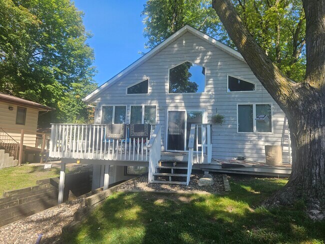 Exterior junto al lago - 4301 Quaker Trl NE