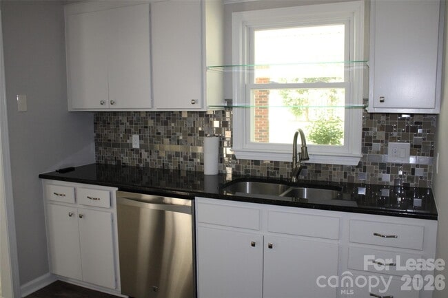 Foto del edificio - 2212 Crosswinds Ct