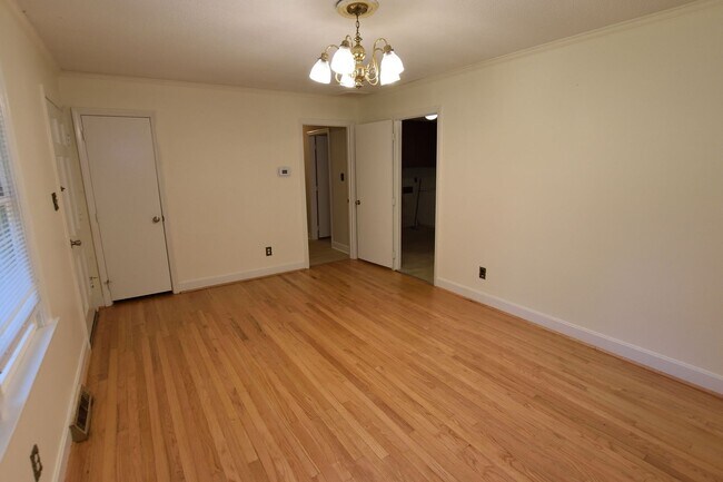 Foto del edificio - 625 Powell Dr