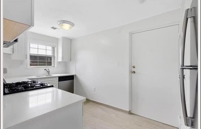 Building Photo - 200 Bedford Rd