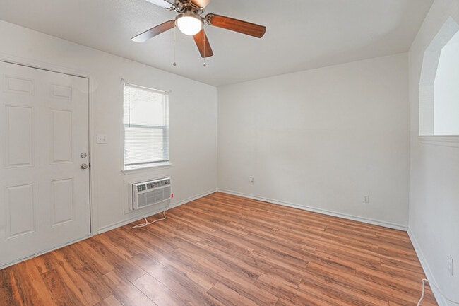 Foto del edificio - 720 Pritchett Ln