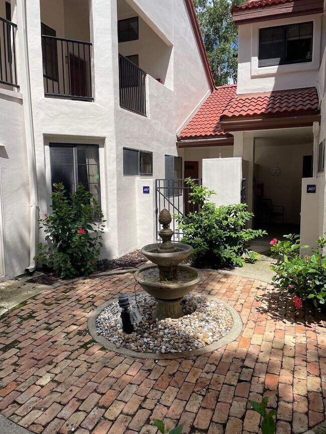 Building Photo - 546 Via Fontana Dr