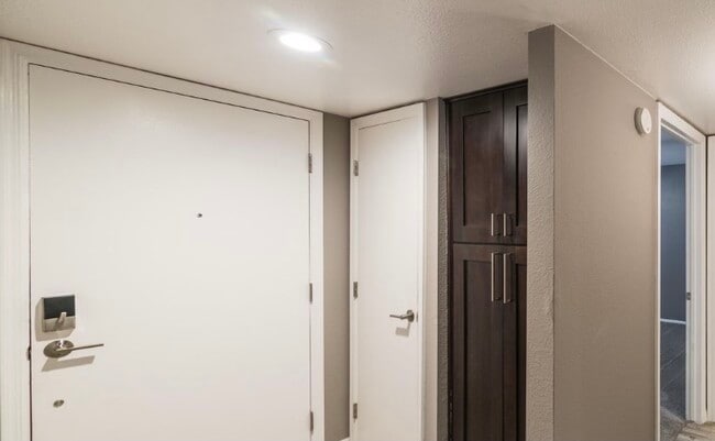 Entry - 4135 N 17th St
