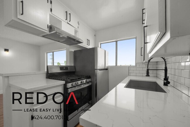 Building Photo - Stunning Top Floor One Bedroom with Bright...