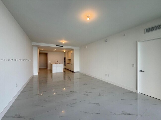 Foto del edificio - 700 NE 24th St