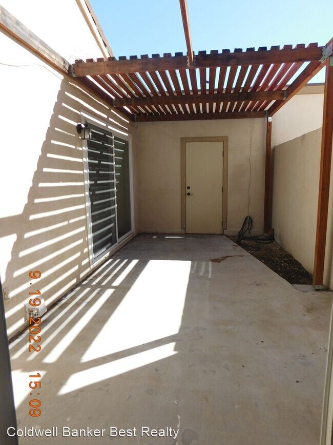 Building Photo - 3 br, 1.5 bath House - 1018 Peg St