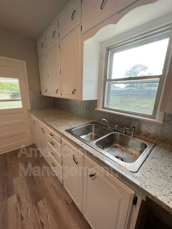 Building Photo - 814 N Hodge St