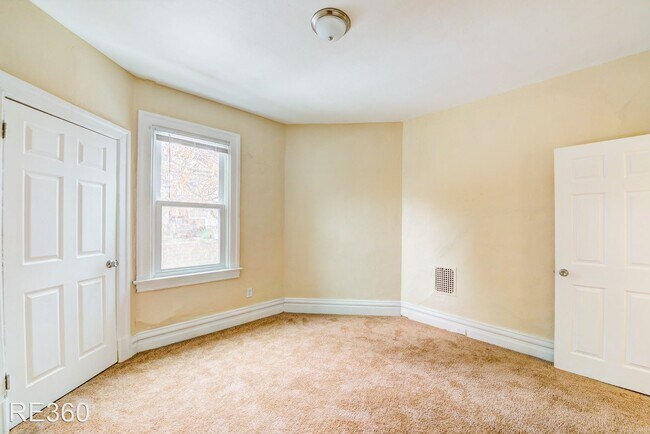 Building Photo - 4 br, 1 bath House - 433 Winton Mt Washington