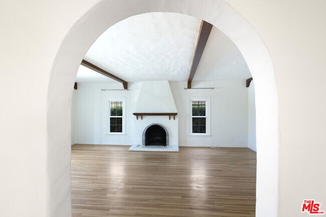 Foto del edificio - 362 N Mansfield Ave