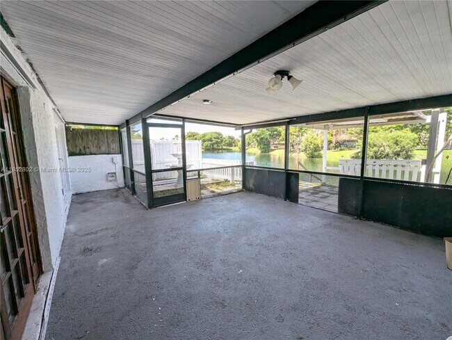 Foto del edificio - 6763 SW 140th Ave