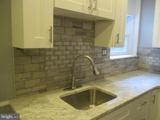 Building Photo - 40 E Coulter St