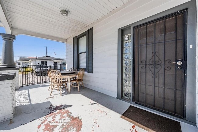 Building Photo - 2319 W Aileen St