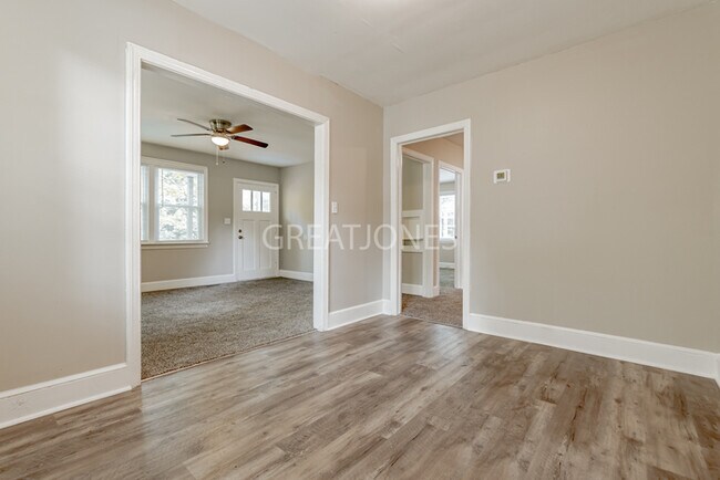 Building Photo - Charming 3 Bedroom in Columbia!