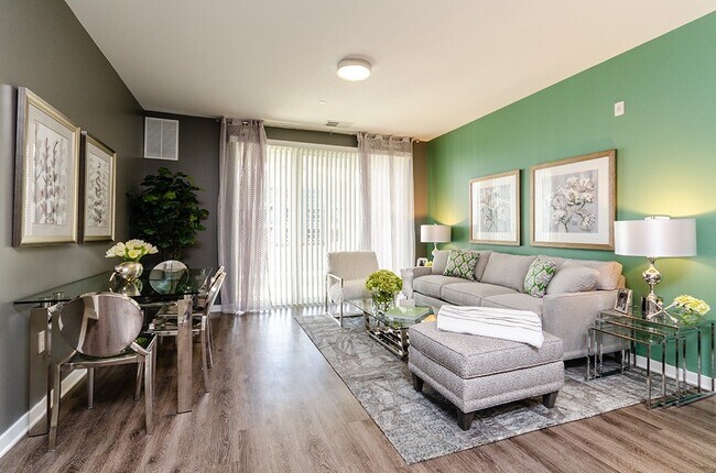 Foto del edificio - One Bedroom Luxury Apartment (Walk Up Building)