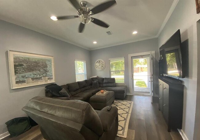 Building Photo - 1106 W Gregory St