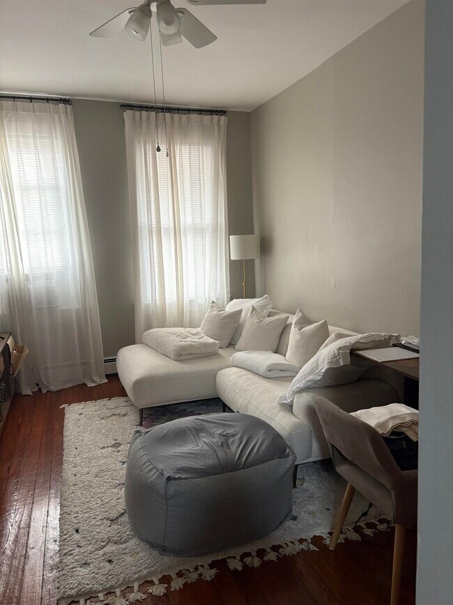 Foto del edificio - 121-123-123 W 25th St