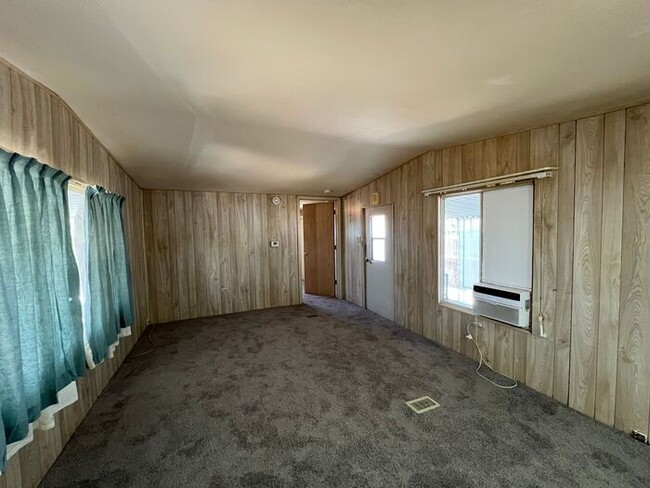 Building Photo - 2 bedroom, 1.5 bath mobile home!