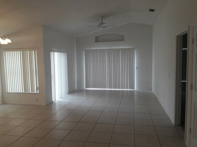 Foto del edificio - Coming Soon!!-3236 Brewster Dr Kissimmee FL 34743