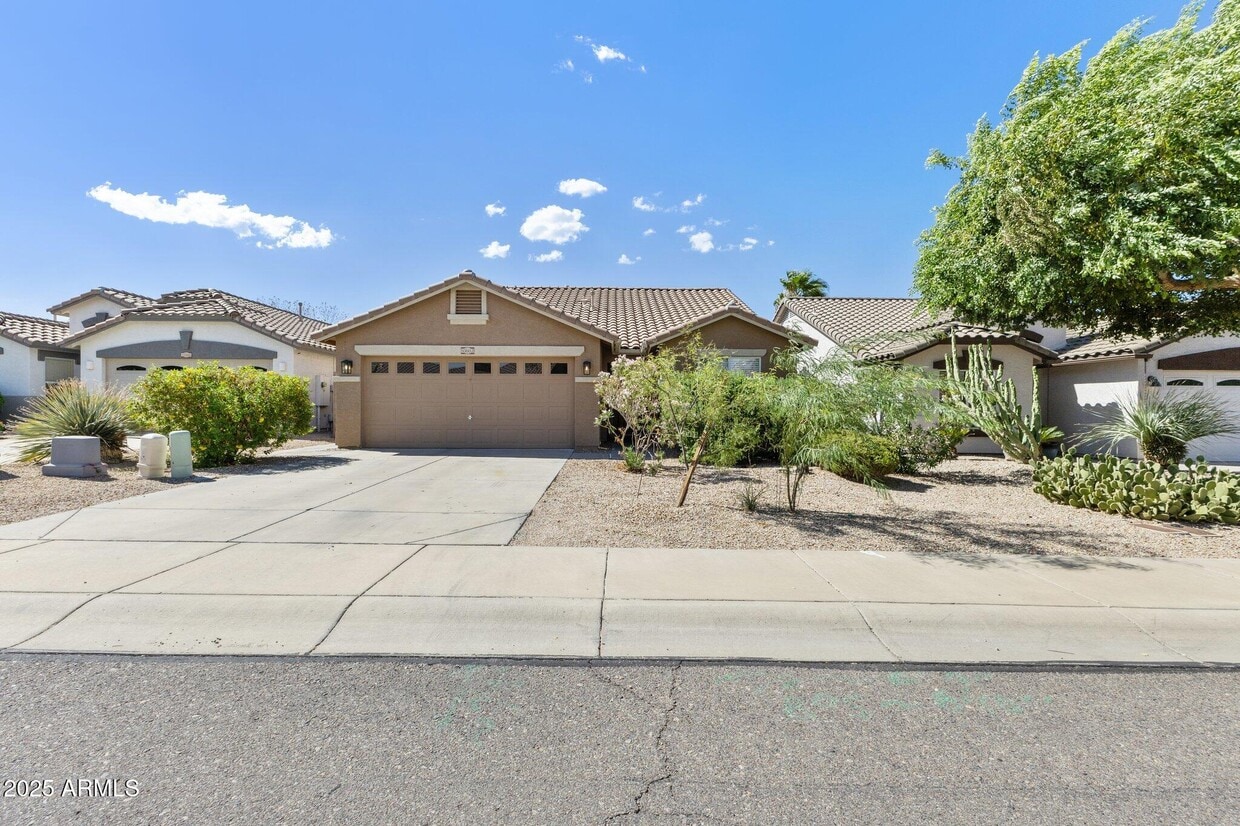Primary Photo - 33602 N Roadrunner Ln