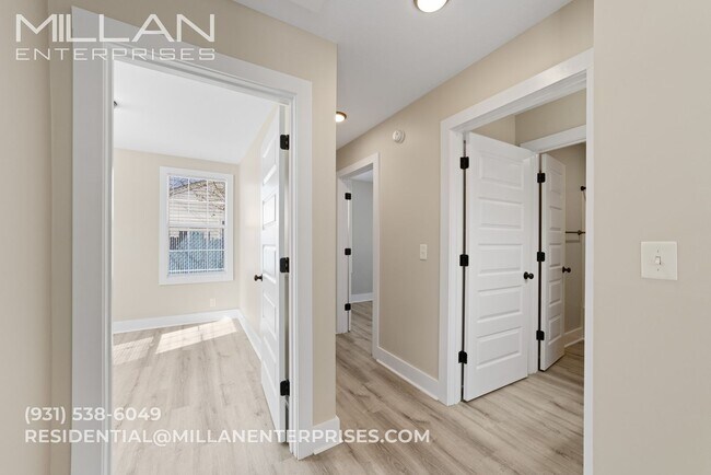 Building Photo - Charming Single-Story Home with Spacious Yard Near Fort Campbell