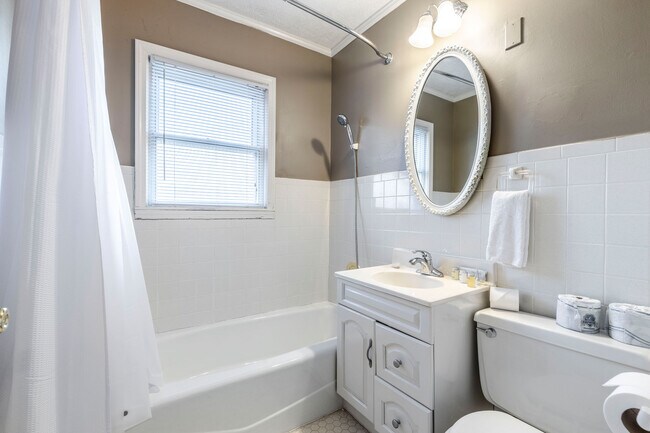 Foto del edificio - 222 Thurman Ave