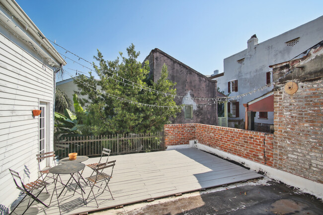 Rear rooftop deck - 1316 Burgundy St