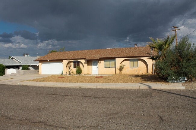 Building Photo - Home Sweet Home!!!