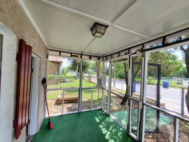 Building Photo - 2 bed 1 bath