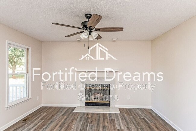 Building Photo - 814 N Greenbriar St