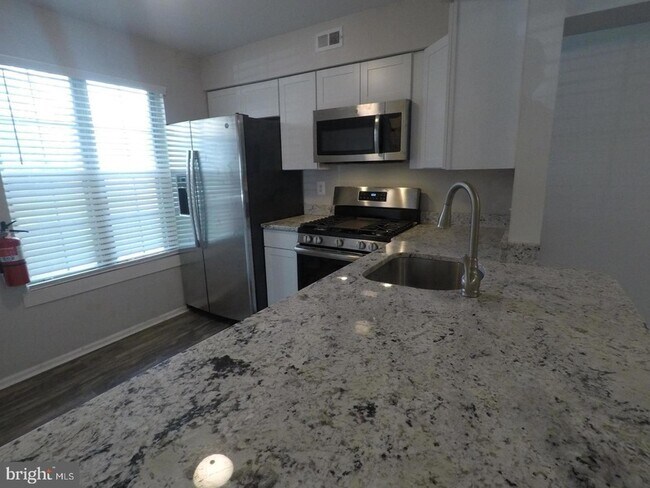 Building Photo - 601A Sedgefield Dr