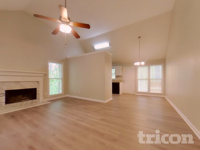 Building Photo - 450 Amsterdam Way