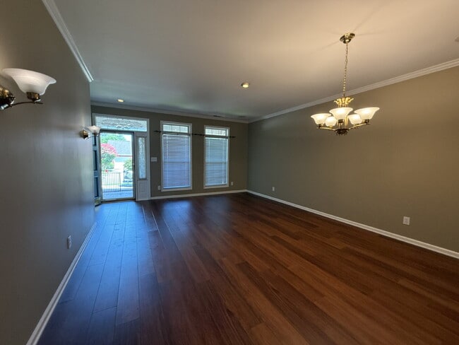 Building Photo - 134 Canterbury Dr