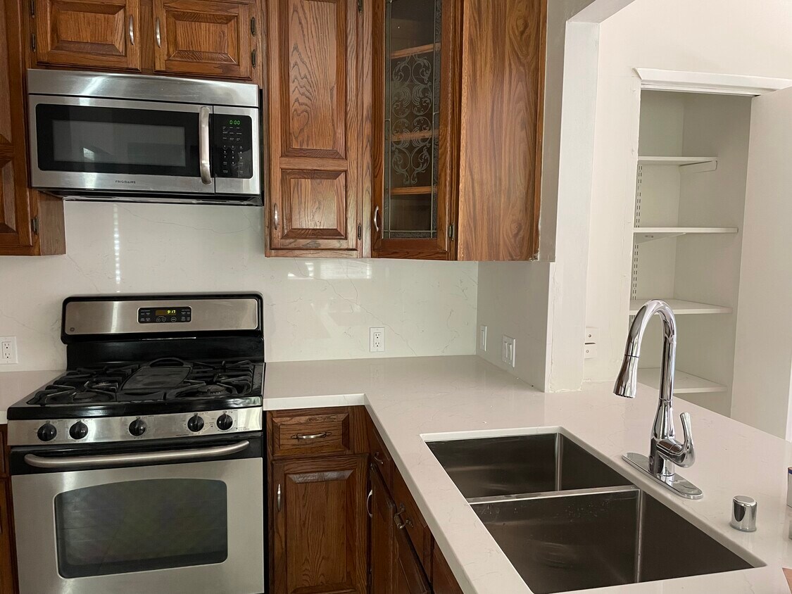 Kitchen - 5110 Enfield Ave
