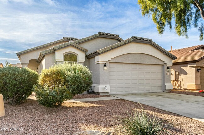 Building Photo - 911 E Lovegrass Dr