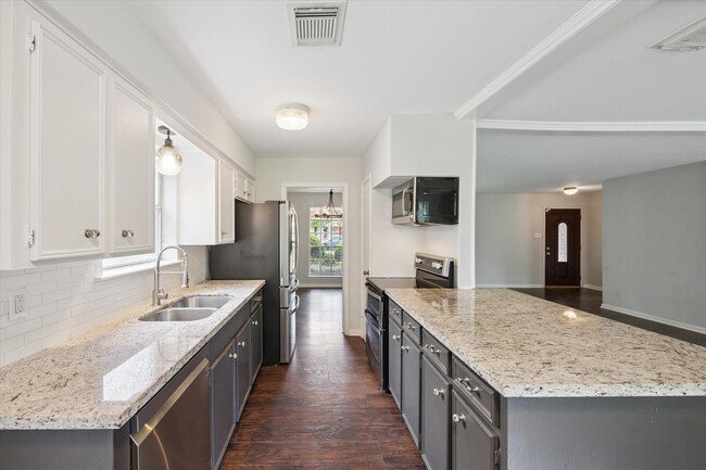 Building Photo - 12710 Westleigh Dr