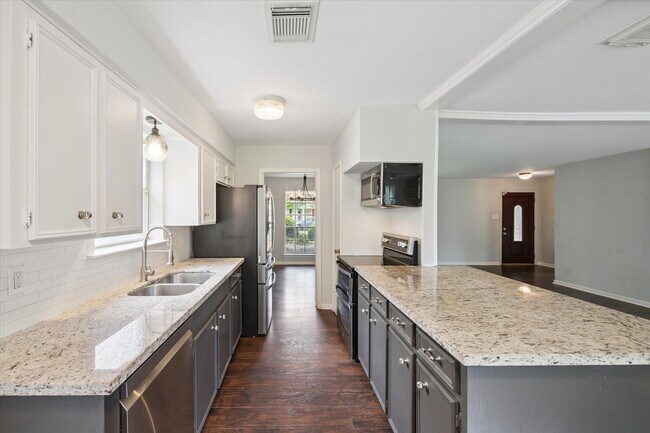 Foto del edificio - 12710 Westleigh Dr