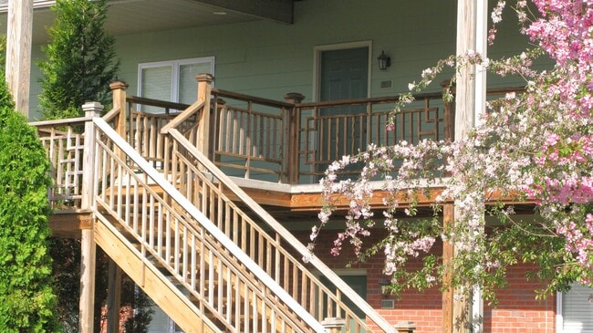 Main and upper level 1-bedroom apartments - Woods at Latimer (1 bed/1 bath community)