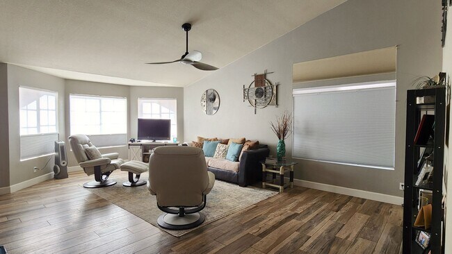 Building Photo - Spacious 3 Bedroom in the Foothills!