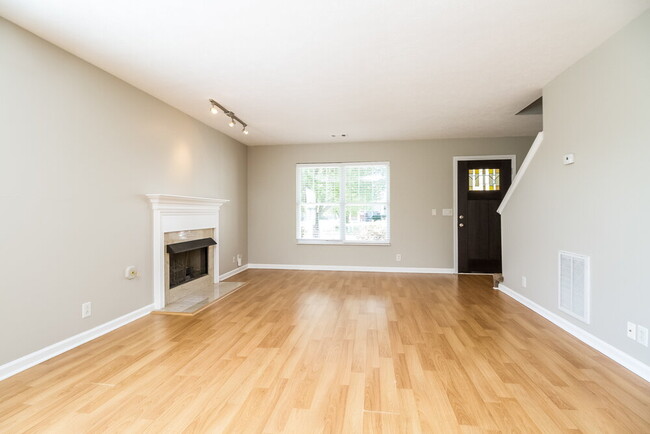 Building Photo - 2300 Crescent Valley Pl