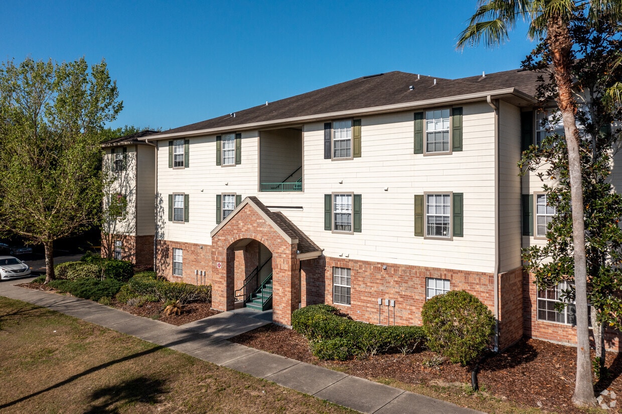 Primary Photo - Raintree Apartments