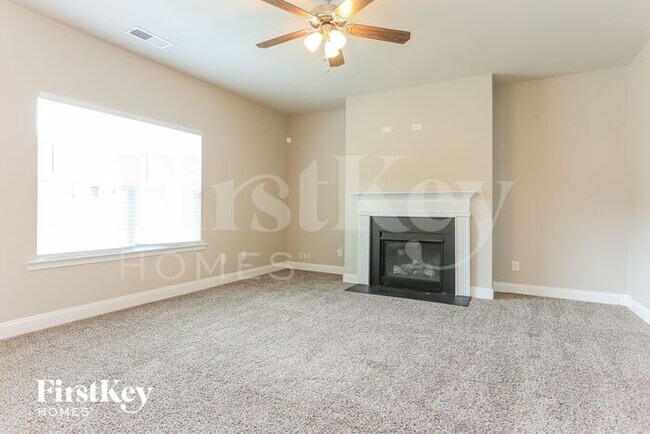 Foto del edificio - 44 Darby Ln