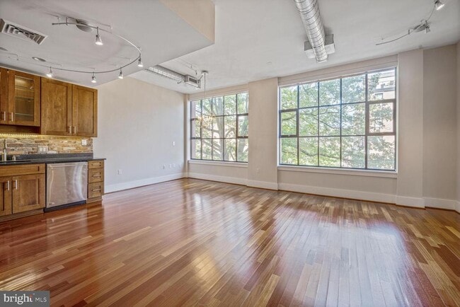 Building Photo - 1600 Clarendon Blvd