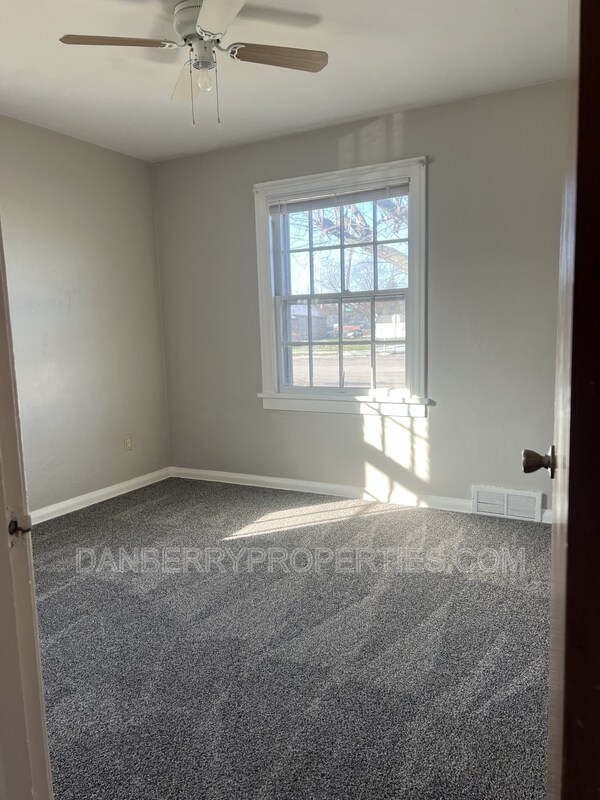 Foto del edificio - 4621 S Detroit Ave