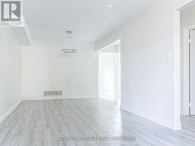 Building Photo - 51 Cornwall Dr