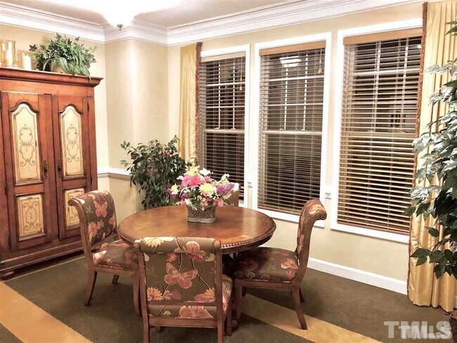 Foto del edificio - 624 Eyam Hall Ln