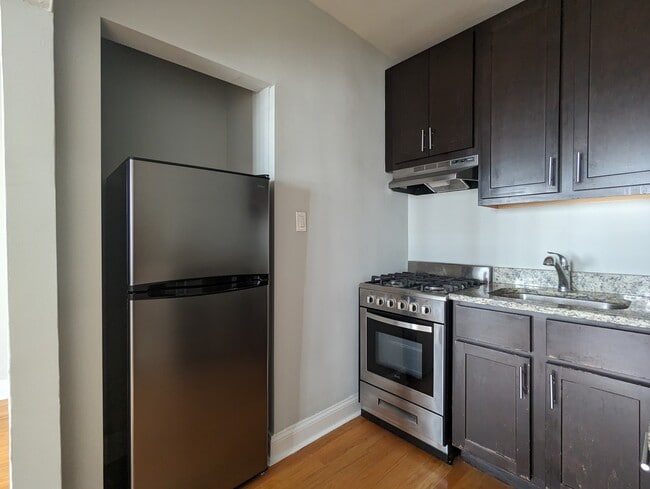 Building Photo - 618 W Patterson