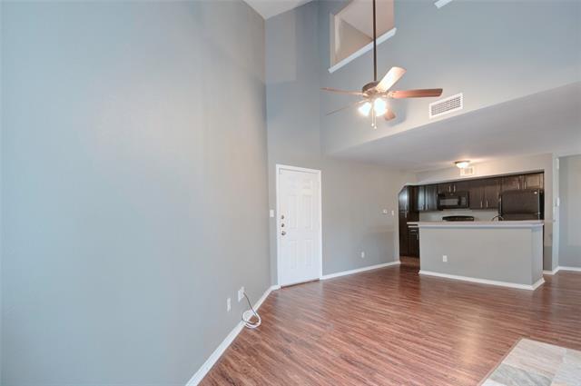 Foto del edificio - 9831 Walnut St