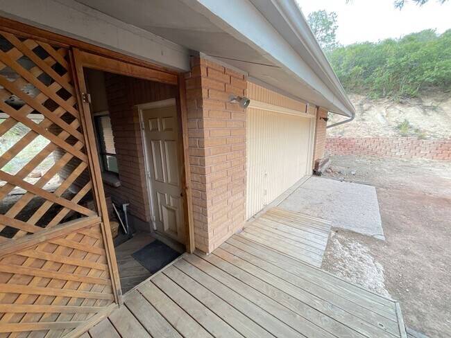 Foto del edificio - 5 Bedroom Home, 4.61 Acres, Available Near W Woodmen Rd & Westwood Rd!